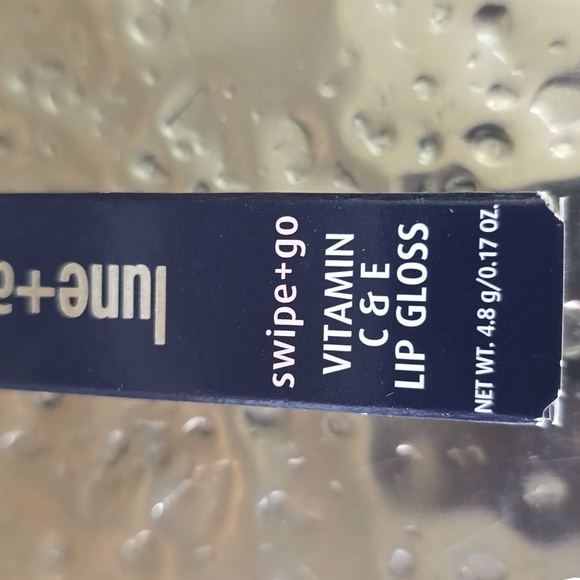 Lune + Aster Vitamin C Lip Gloss - Shimmering Pink In Change Maker - Picture 2 of 3